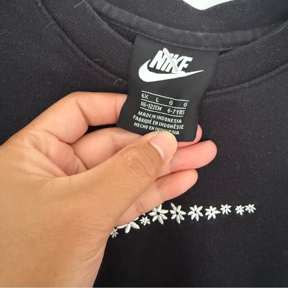 Nike Black Sweatshirt with embroidered Floral - Picture 4 of 4